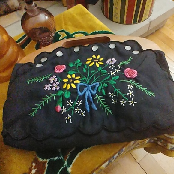 VINTAGE EMBROIDERY PURSE - Picture 1 of 5